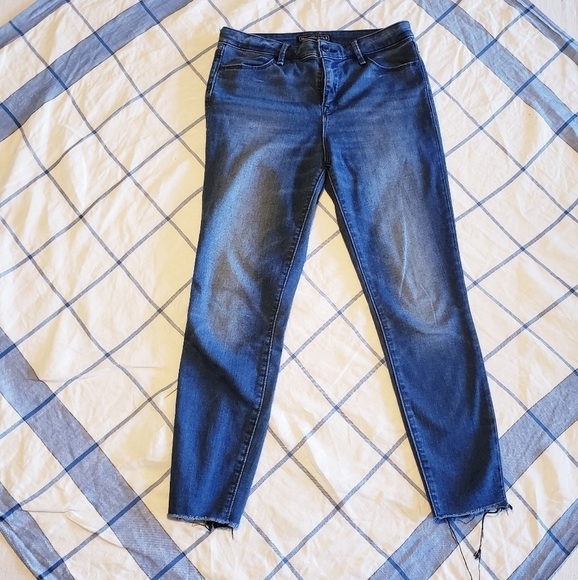 🪴bogo FREE🪴 Abercrombie Skinny Jean Denim Crop Size 25 - Picture 2 of 4